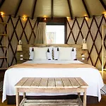 Nomades Vibe Da Ilha - Adventure Hostels & Coworking